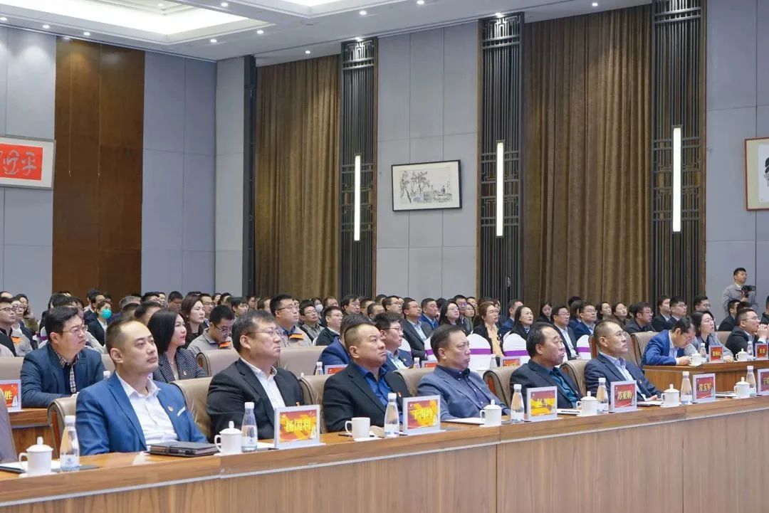 弘揚勞模精神 貢獻青春力量<br>瑞源控股集團“慶五一、迎五四”表彰大會圓滿召開，文達通股份多人獲獎！  ?