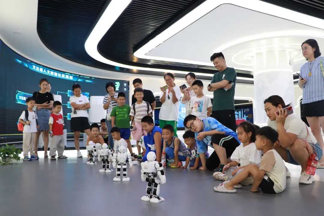 知無(wú)央，愛(ài)無(wú)疆丨科普研學(xué)，走進(jìn)文達(dá)通股份數(shù)字城市展館